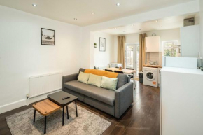 Lovely 3 bed house in Feltham